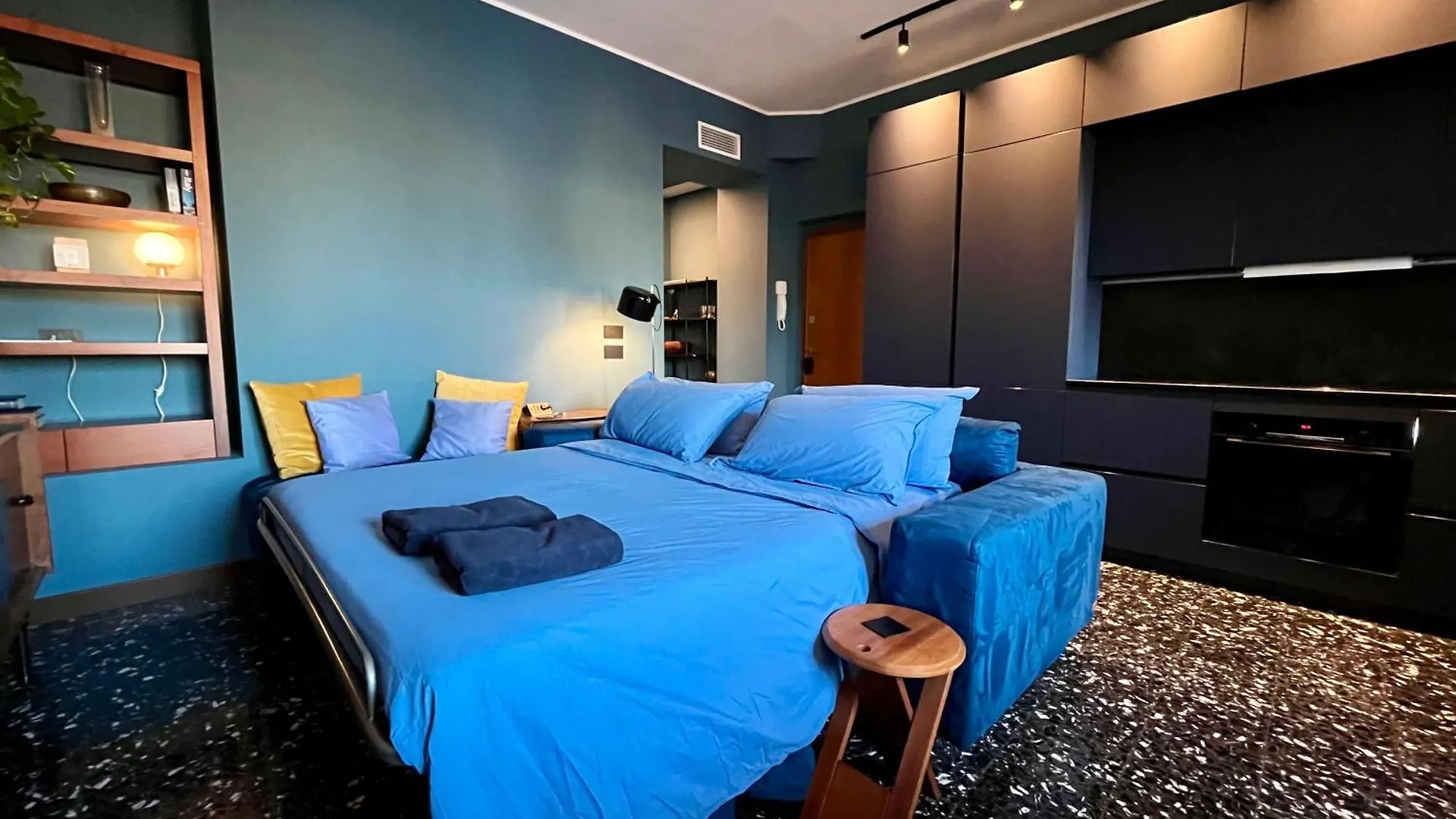 Elegant Blue Apartment Portello - Near Mico And Fiera Milano